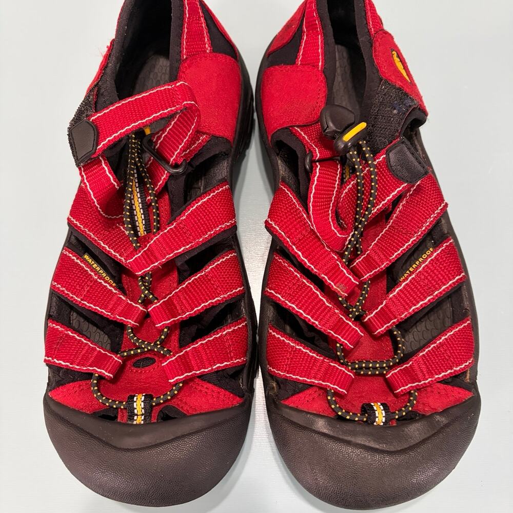 KEEN Newport Sandals Men’s Size 6 Red Black Hiking Water Shoes EUC